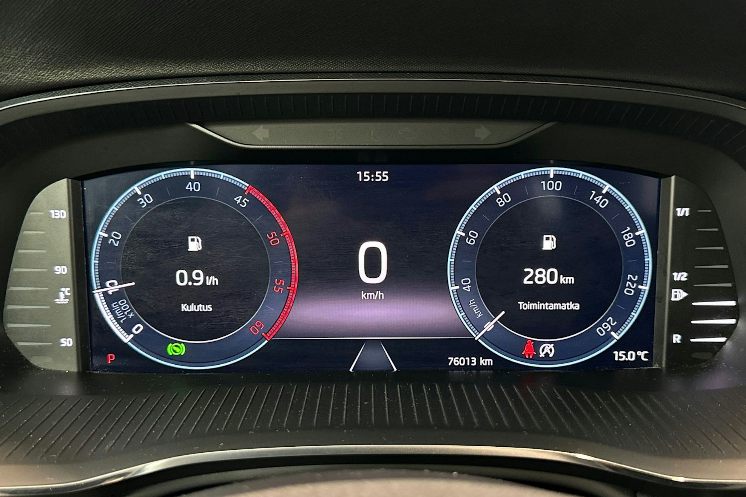 valkoinen Skoda Octavia 2022 kuva 23.