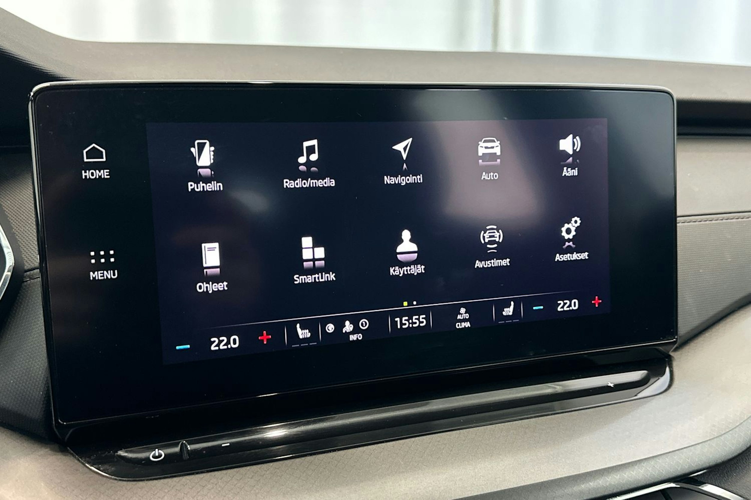 valkoinen Skoda Octavia 2022 kuva 24.