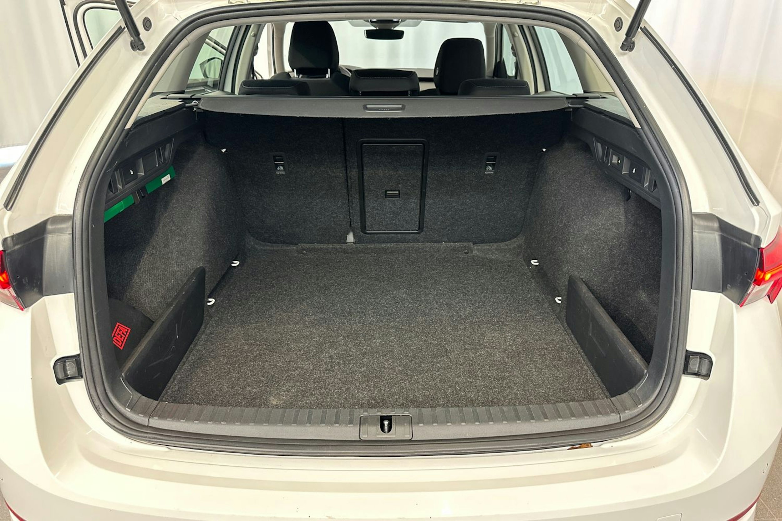 valkoinen Skoda Octavia 2022 kuva 32.