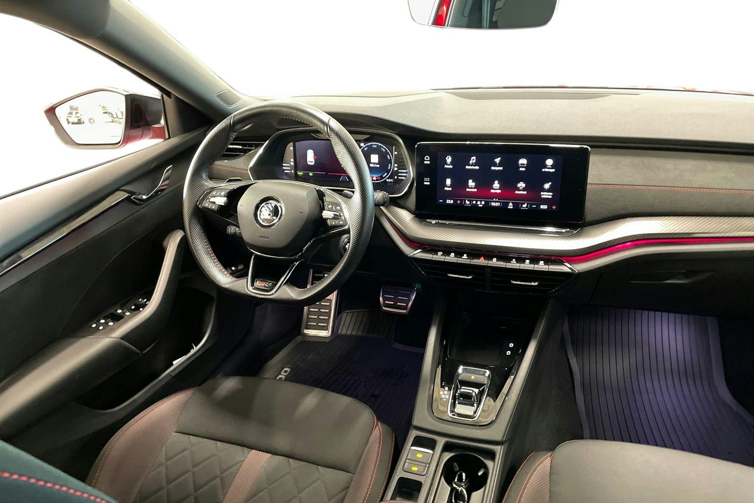 punainen Skoda Octavia 2022 kuva 9.