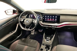 punainen Skoda Octavia 2022 kuva 9.