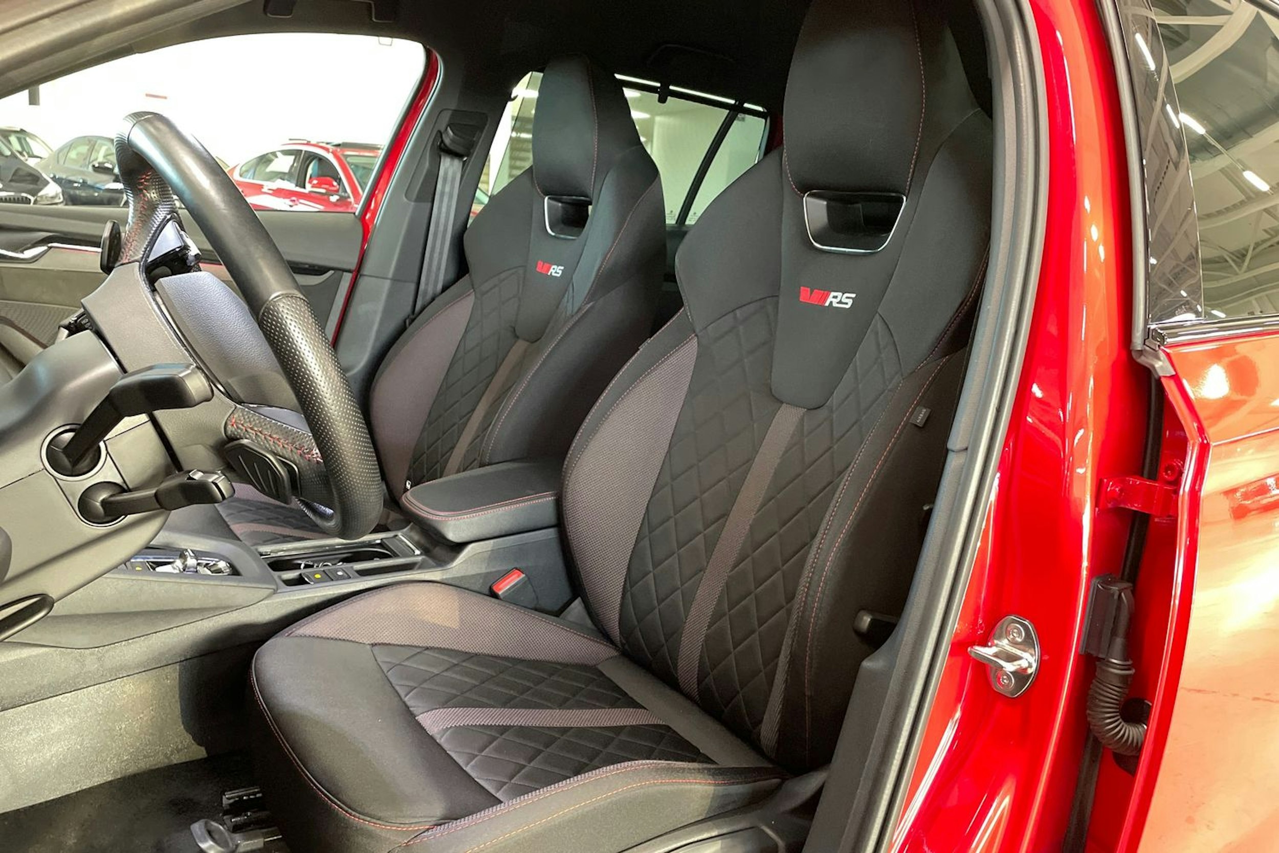 punainen Skoda Octavia 2022 kuva 14.