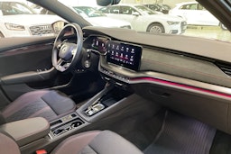 punainen Skoda Octavia 2022 kuva 15.