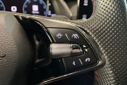 punainen Skoda Octavia 2022 kuva 17.