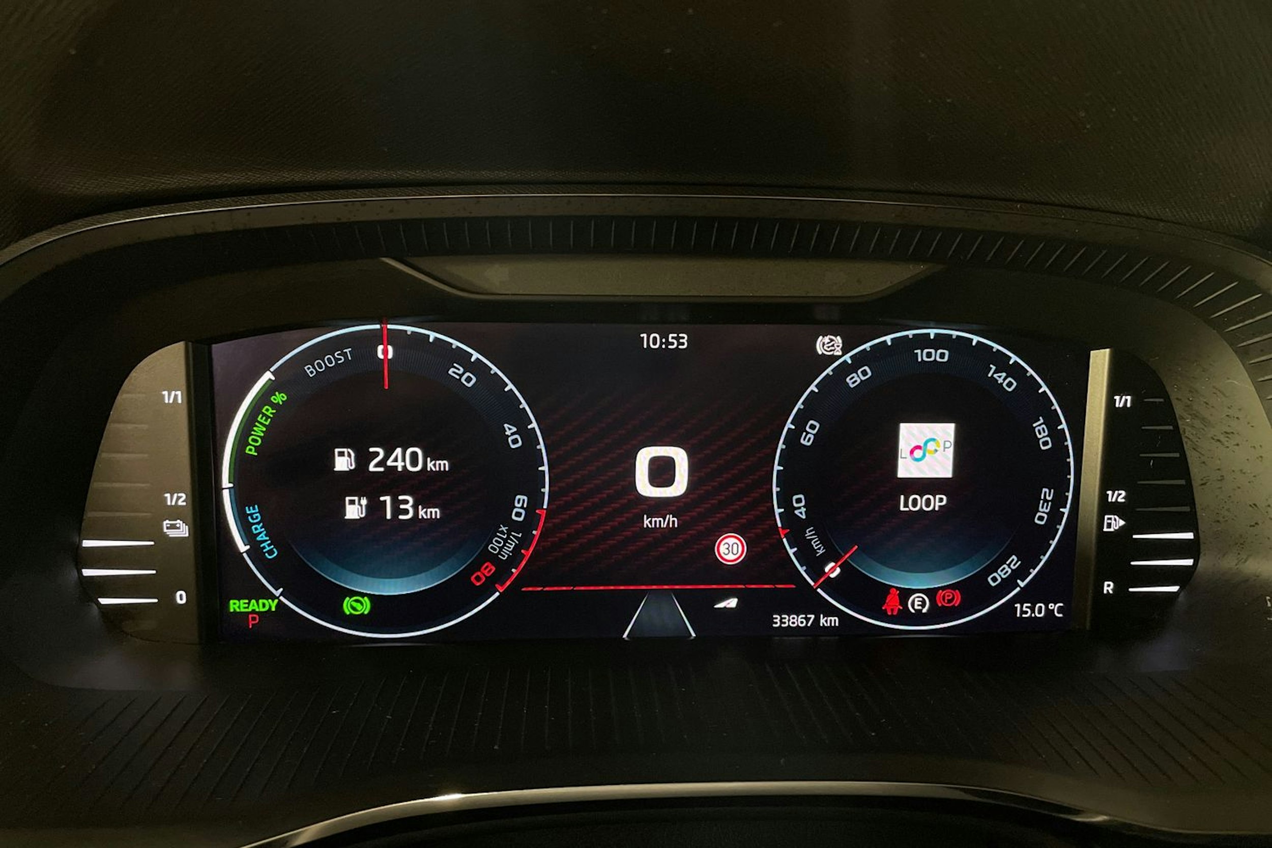 punainen Skoda Octavia 2022 kuva 20.