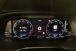 punainen Skoda Octavia 2022 kuva 20.