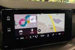 punainen Skoda Octavia 2022 kuva 23.