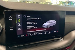 punainen Skoda Octavia 2022 kuva 29.