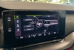 punainen Skoda Octavia 2022 kuva 30.