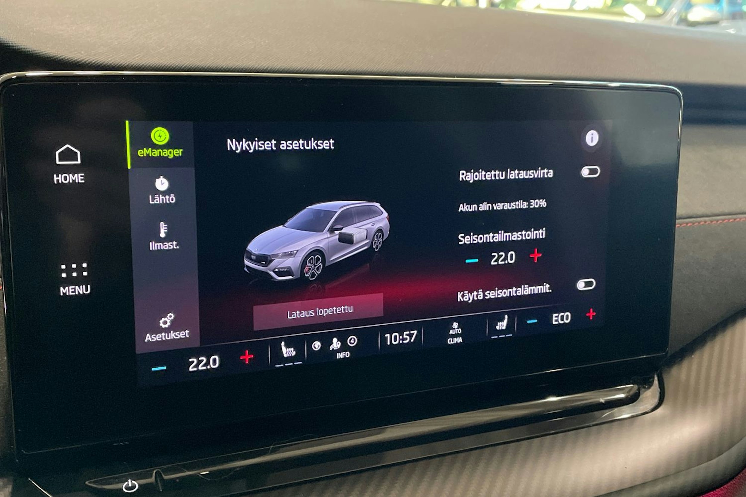 punainen Skoda Octavia 2022 kuva 31.