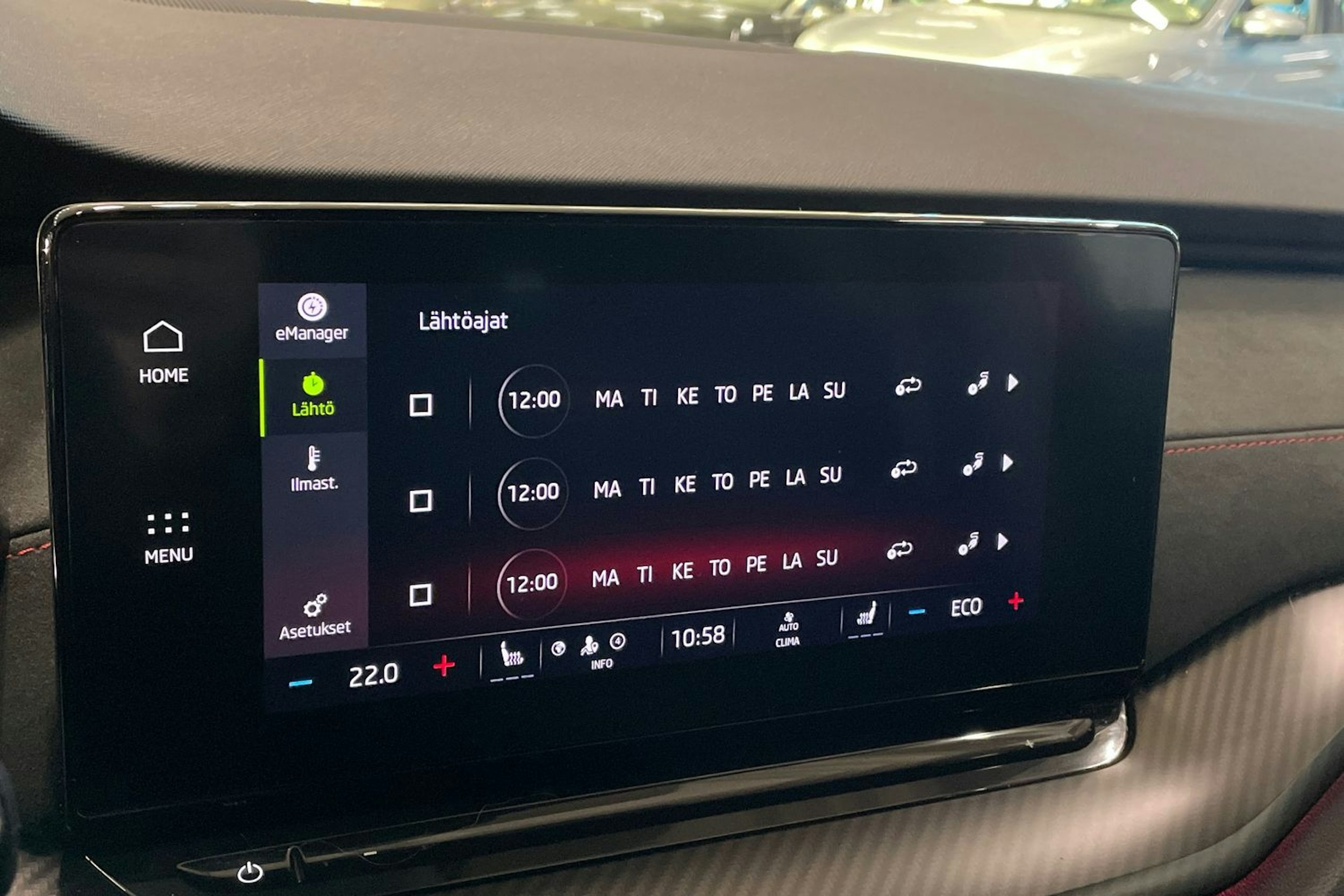 punainen Skoda Octavia 2022 kuva 32.