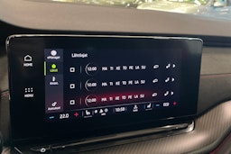 punainen Skoda Octavia 2022 kuva 32.