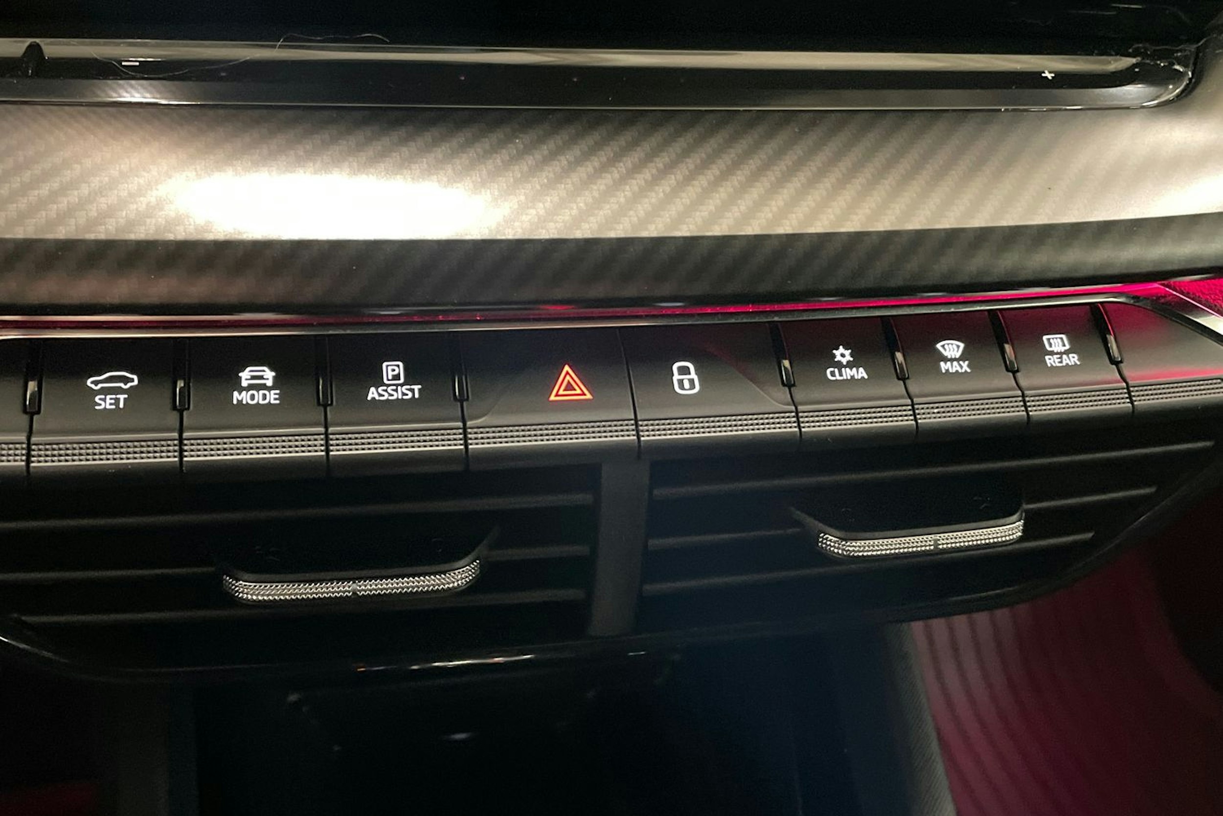 punainen Skoda Octavia 2022 kuva 36.