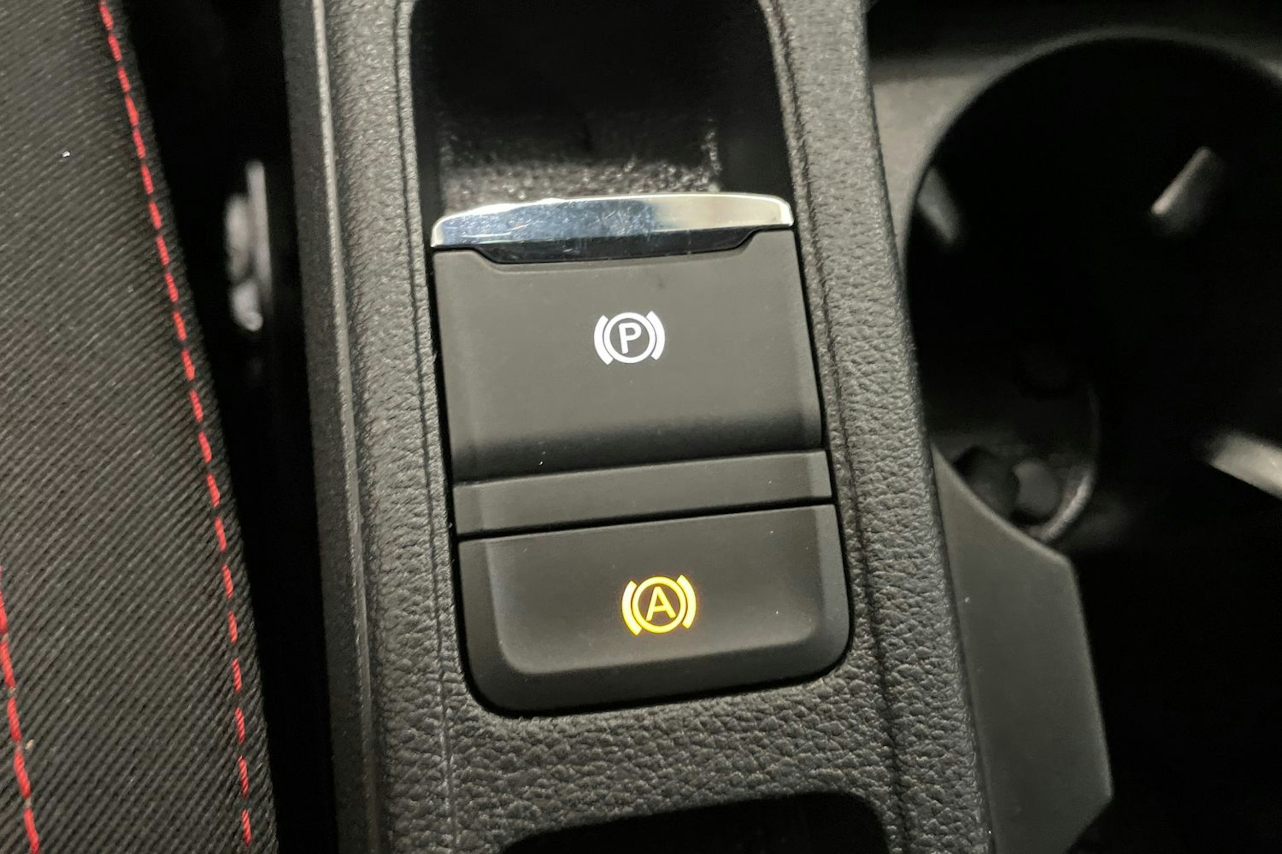 punainen Skoda Octavia 2022 kuva 38.