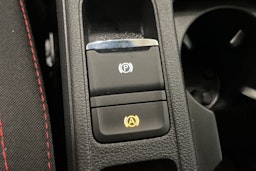 punainen Skoda Octavia 2022 kuva 38.