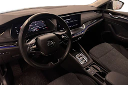 harmaa Skoda Octavia 2022 kuva 6.