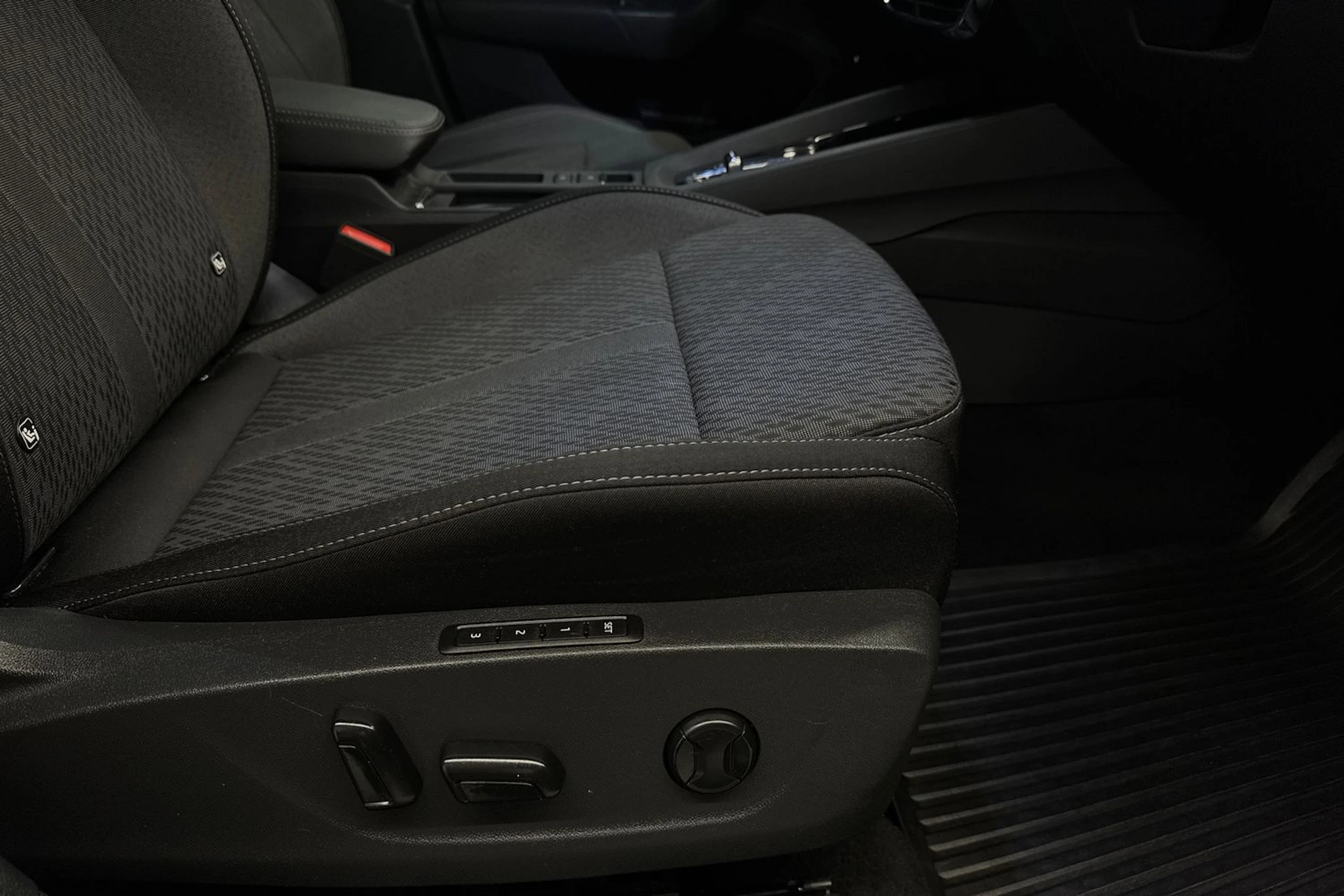 harmaa Skoda Octavia 2022 kuva 12.