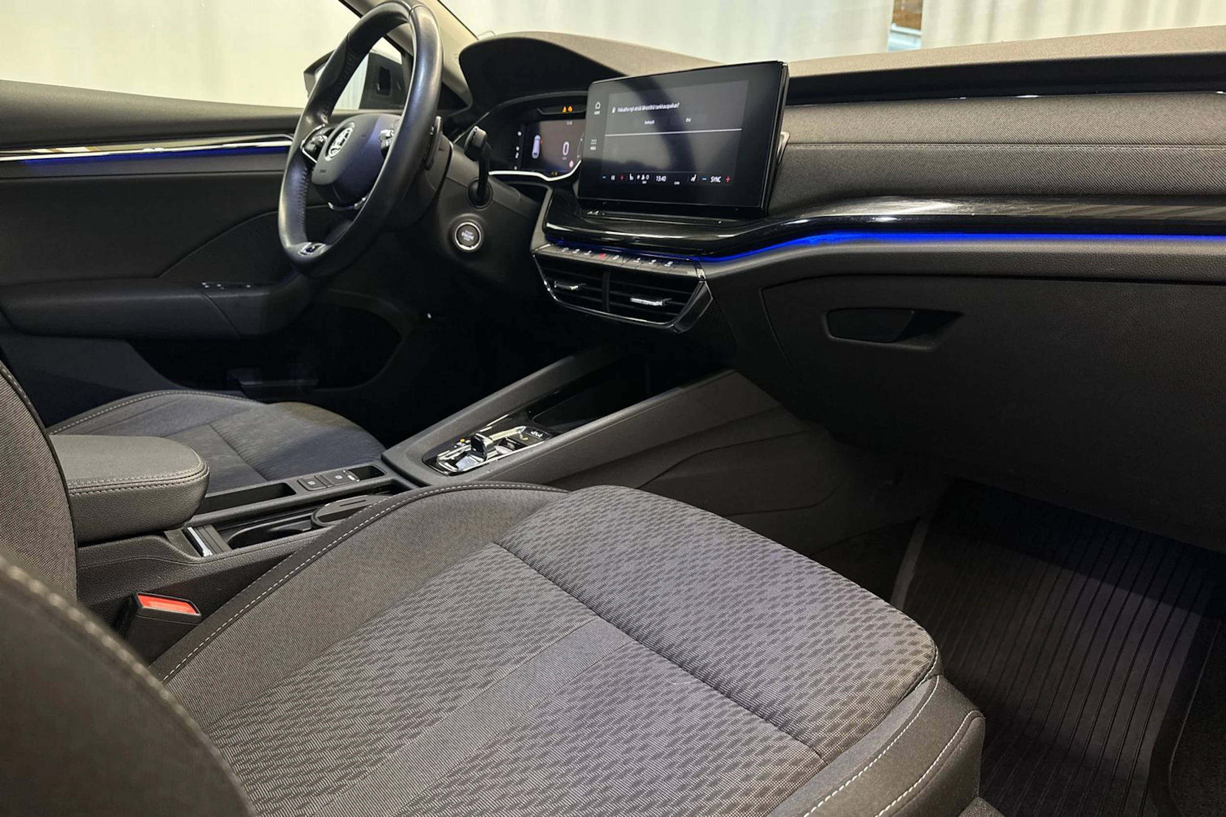 harmaa Skoda Octavia 2022 kuva 13.