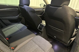 harmaa Skoda Octavia 2022 kuva 15.