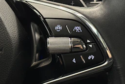 harmaa Skoda Octavia 2022 kuva 25.