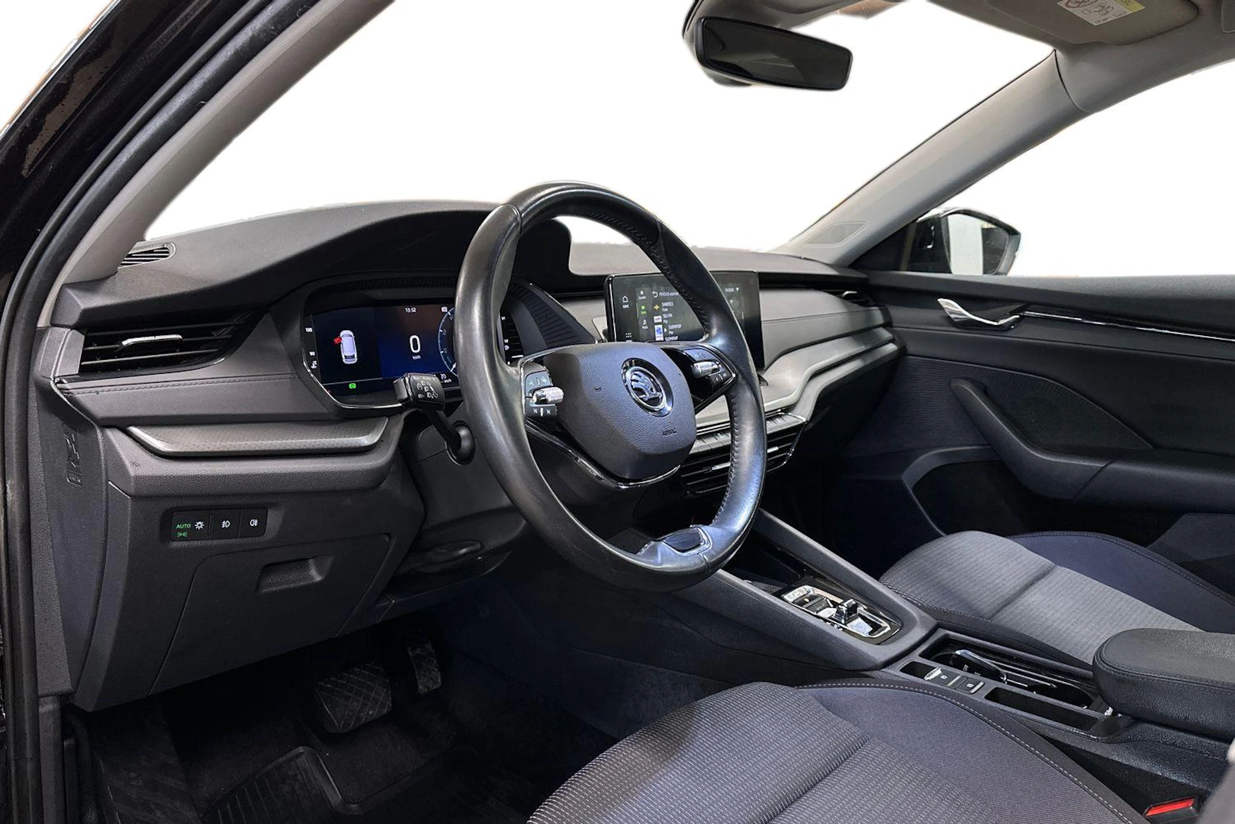 musta Skoda Octavia 2022 kuva 6.