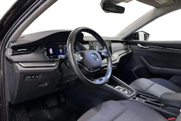 musta Skoda Octavia 2022 kuva 6.