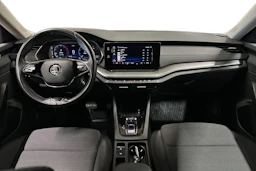 musta Skoda Octavia 2022 kuva 7.