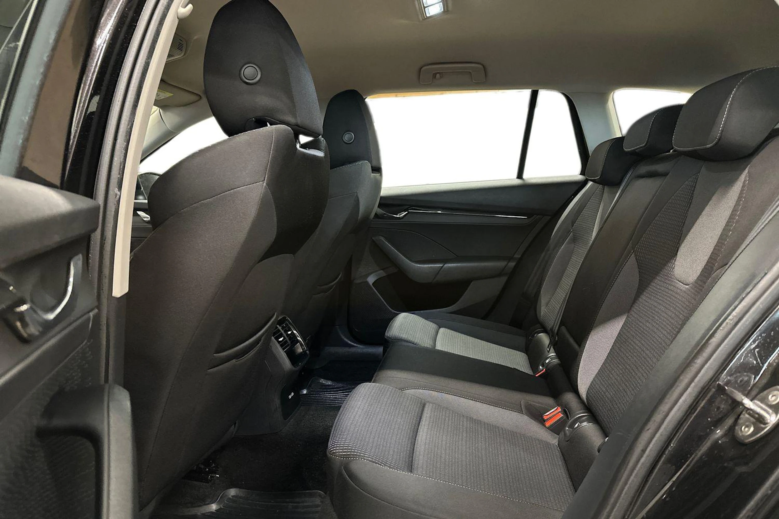 musta Skoda Octavia 2022 kuva 8.