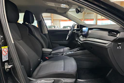 musta Skoda Octavia 2022 kuva 11.