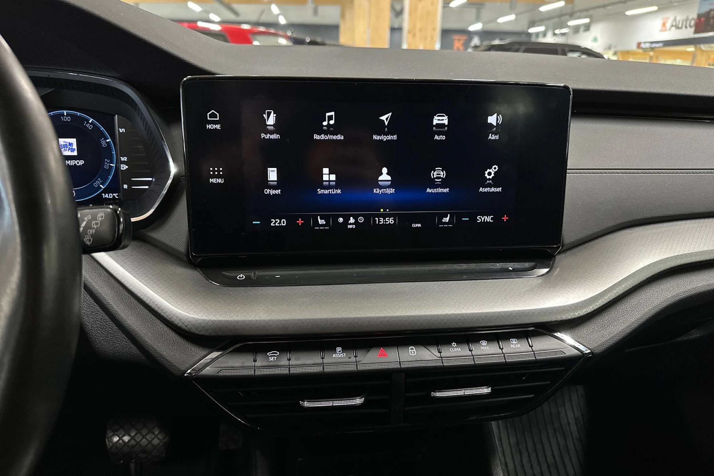 musta Skoda Octavia 2022 kuva 14.