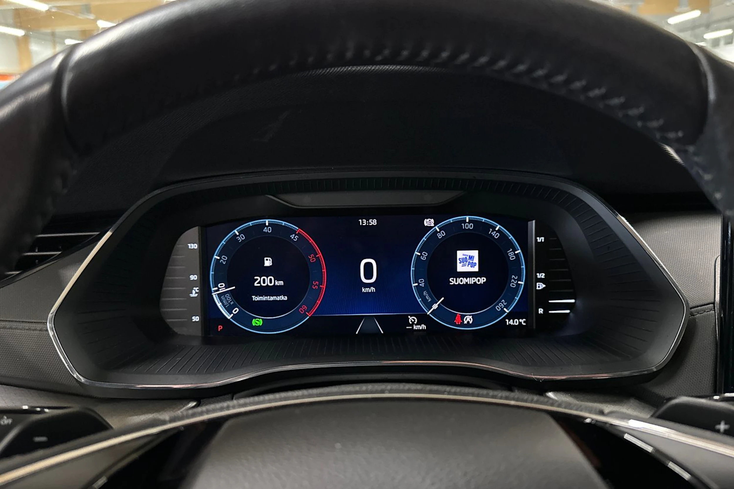 musta Skoda Octavia 2022 kuva 16.