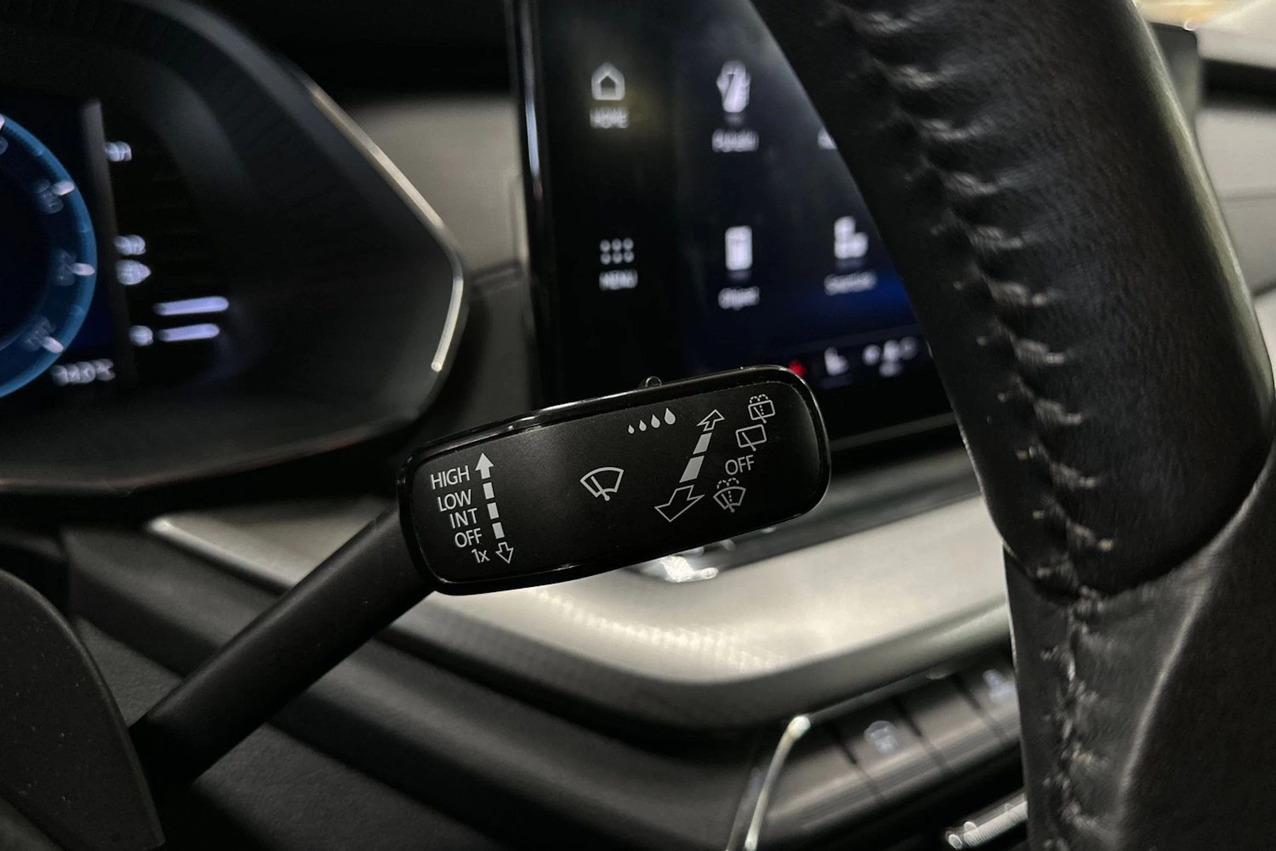 musta Skoda Octavia 2022 kuva 18.