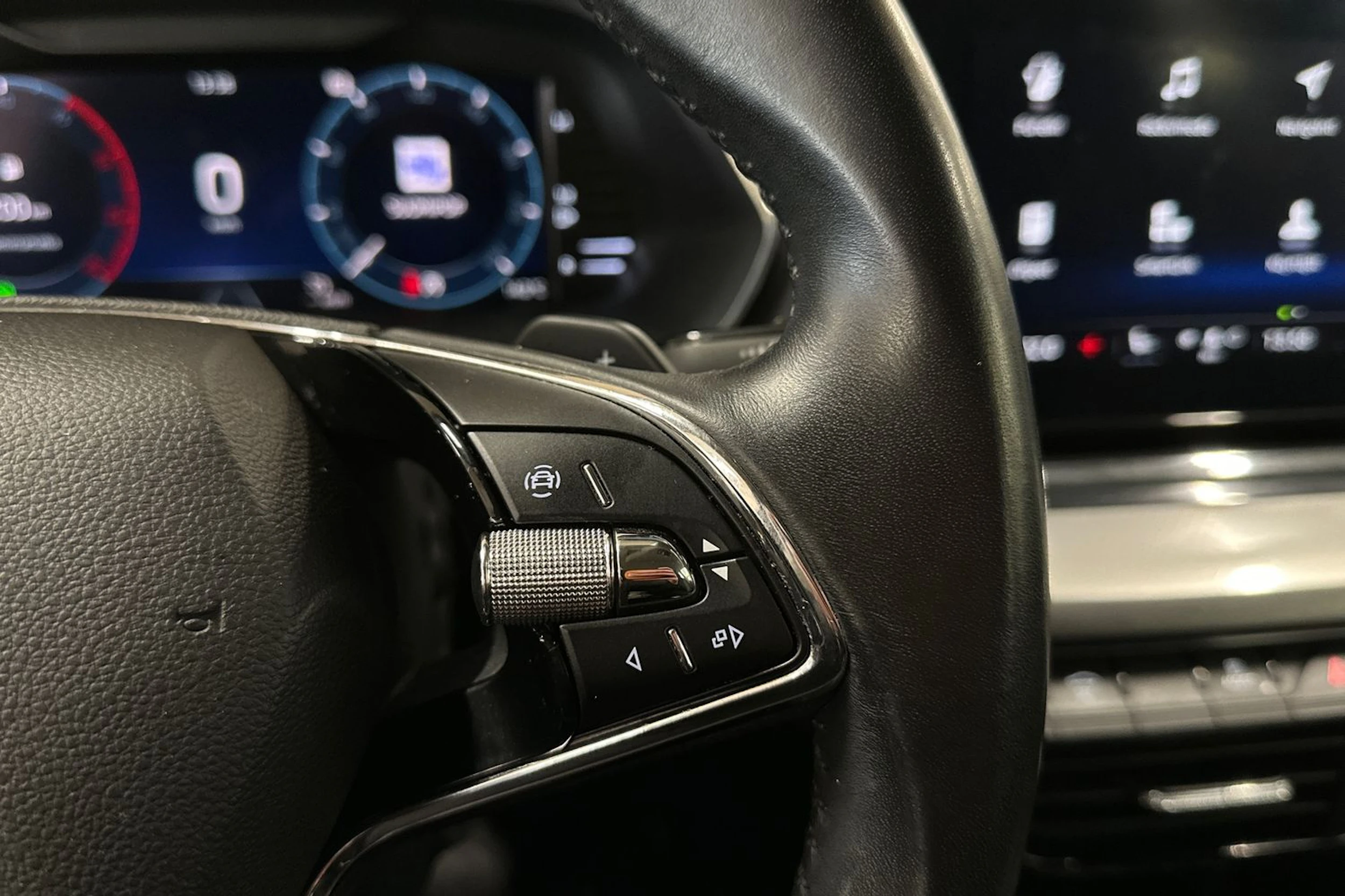 musta Skoda Octavia 2022 kuva 20.