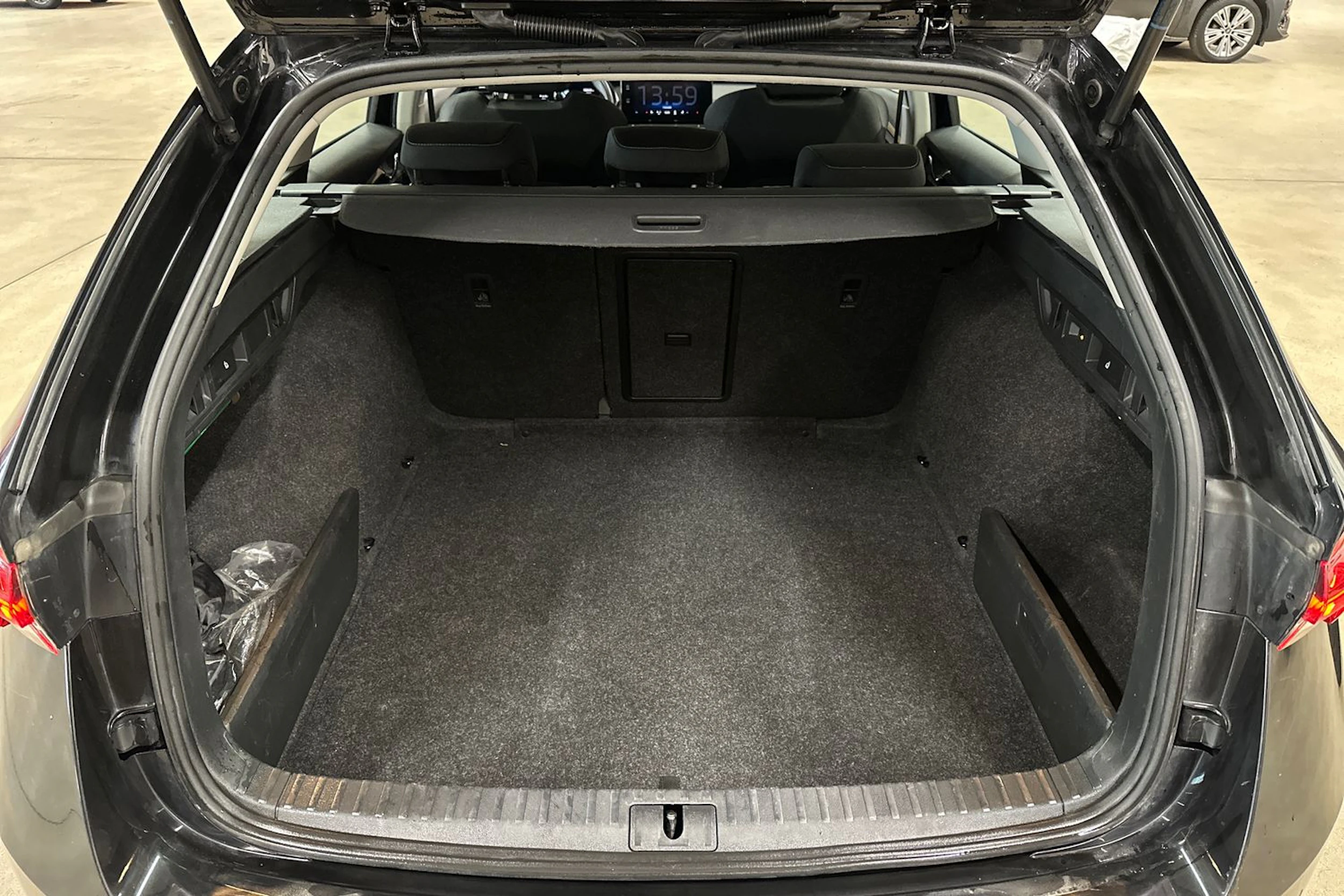 musta Skoda Octavia 2022 kuva 22.