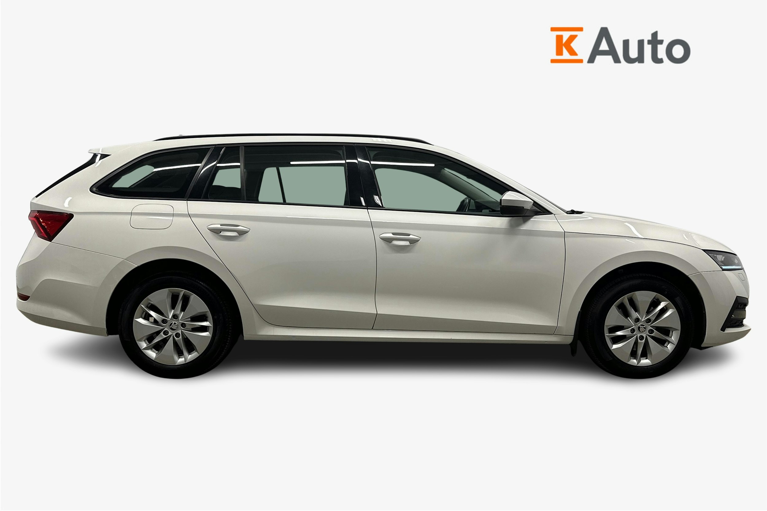 valkoinen Skoda Octavia 2022 kuva 6.