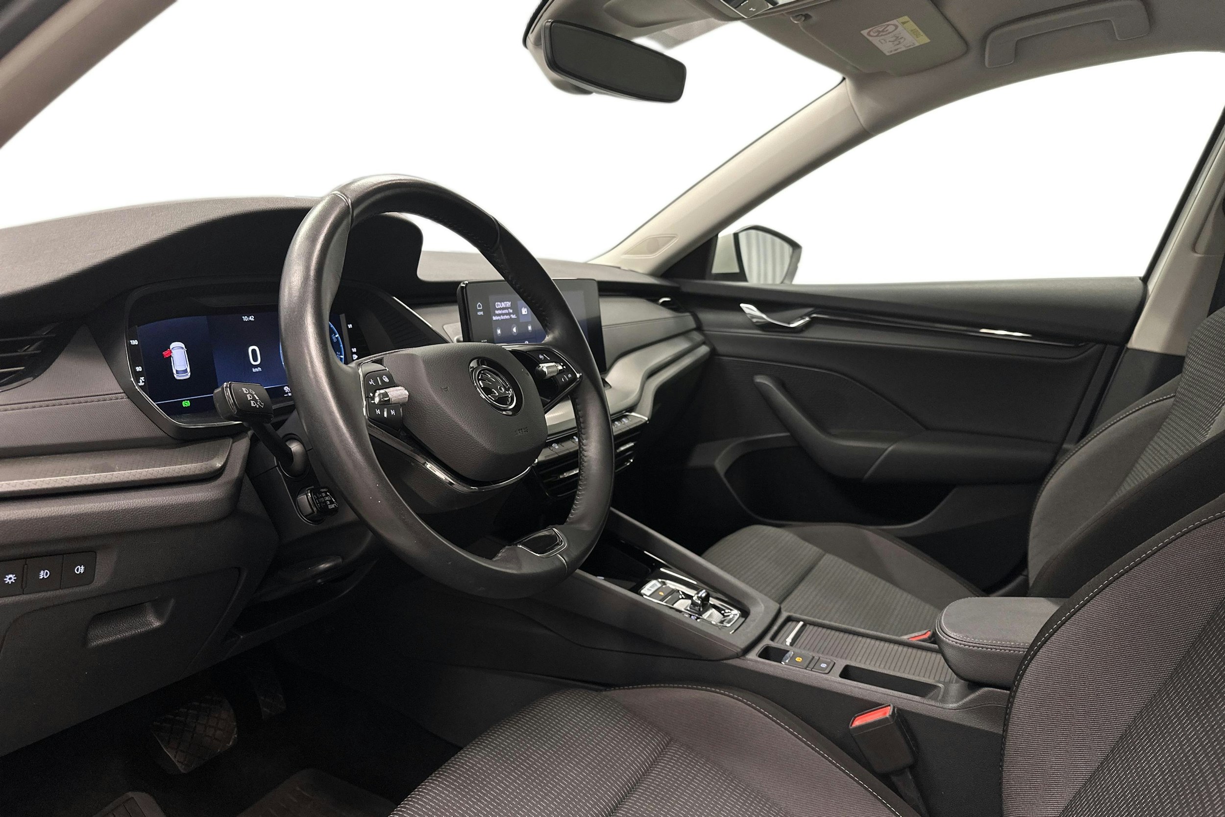 valkoinen Skoda Octavia 2022 kuva 7.