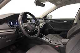 valkoinen Skoda Octavia 2022 kuva 7.
