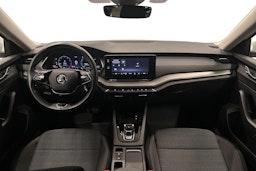 valkoinen Skoda Octavia 2022 kuva 9.