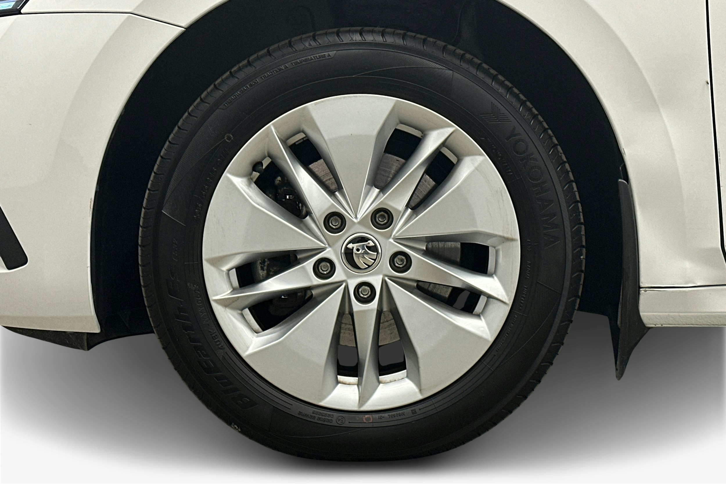 valkoinen Skoda Octavia 2022 kuva 11.