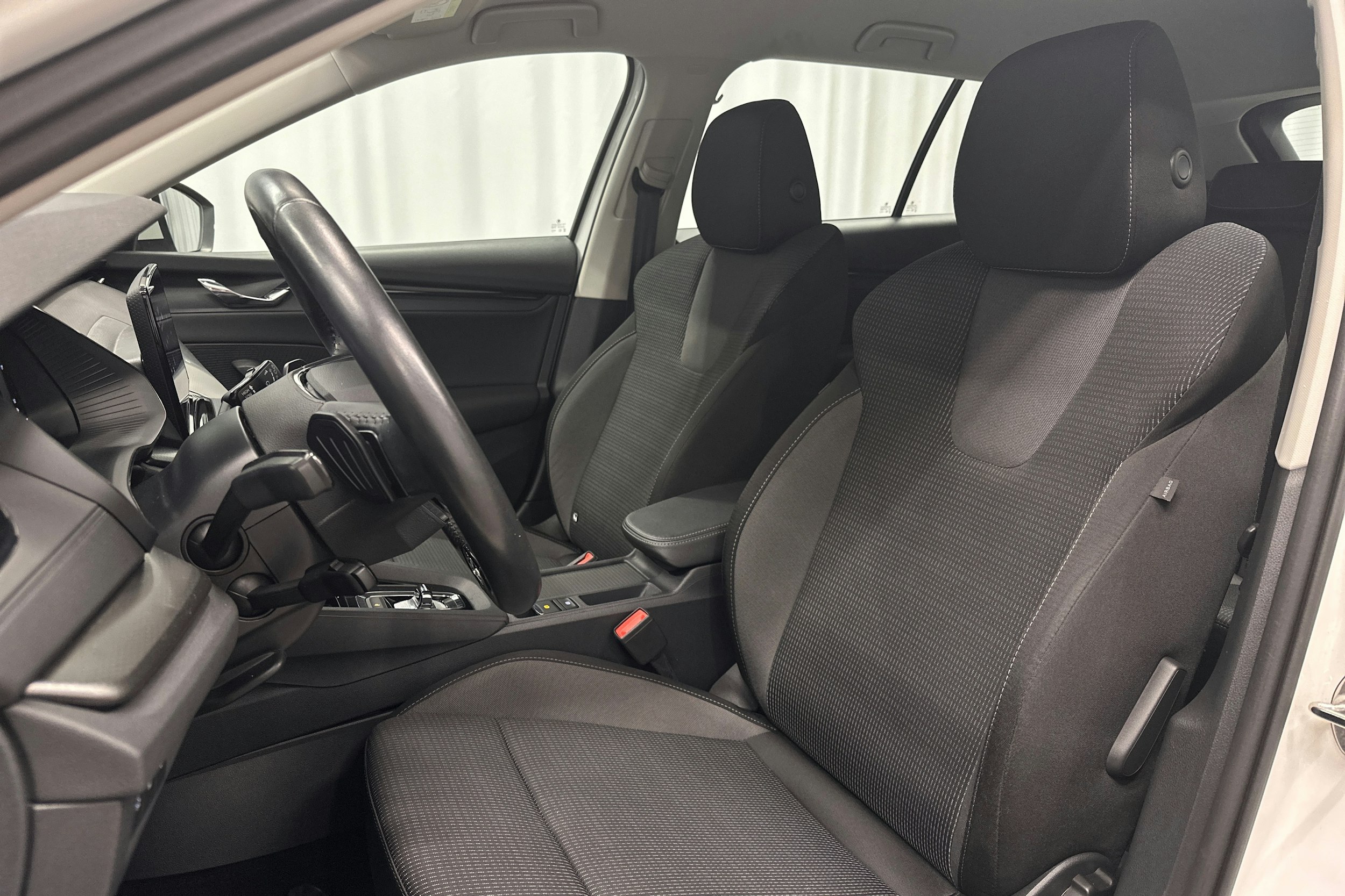 valkoinen Skoda Octavia 2022 kuva 16.