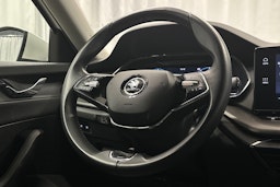 valkoinen Skoda Octavia 2022 kuva 17.