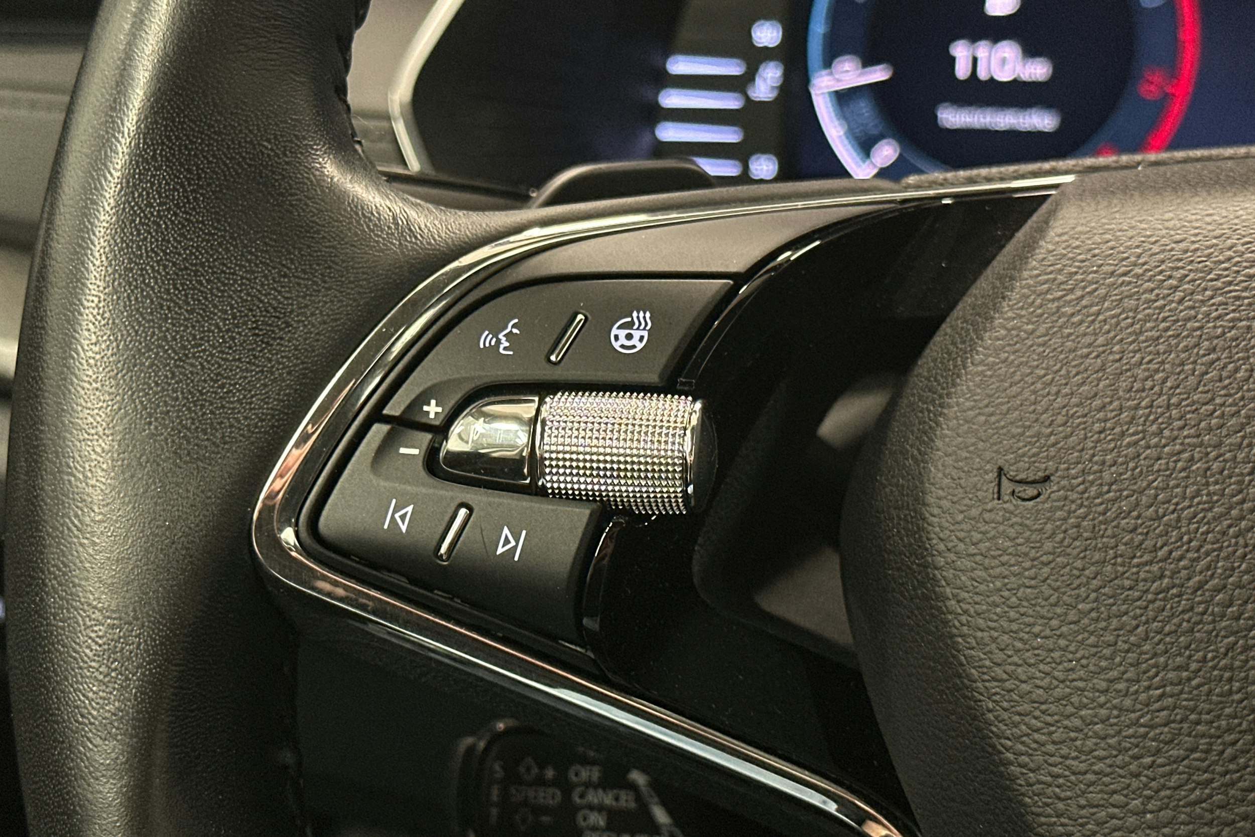 valkoinen Skoda Octavia 2022 kuva 18.