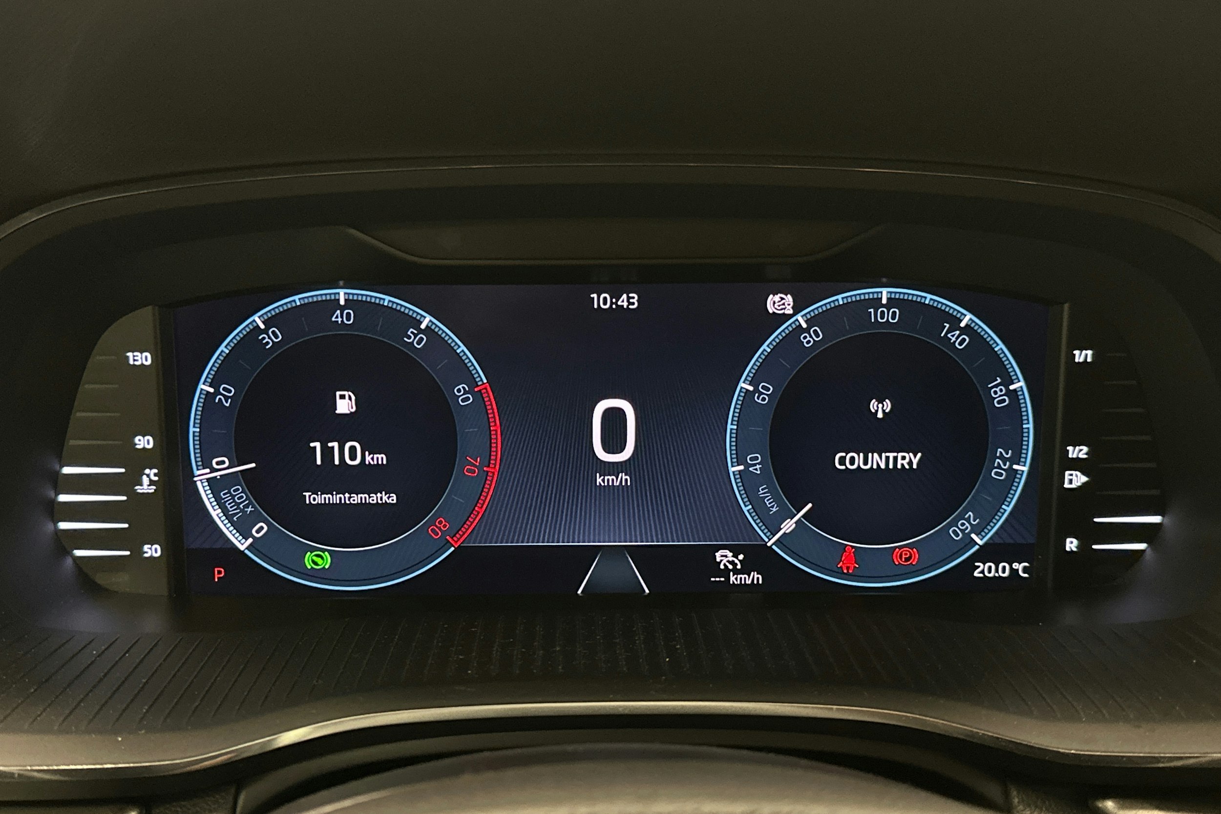 valkoinen Skoda Octavia 2022 kuva 21.