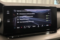 valkoinen Skoda Octavia 2022 kuva 23.