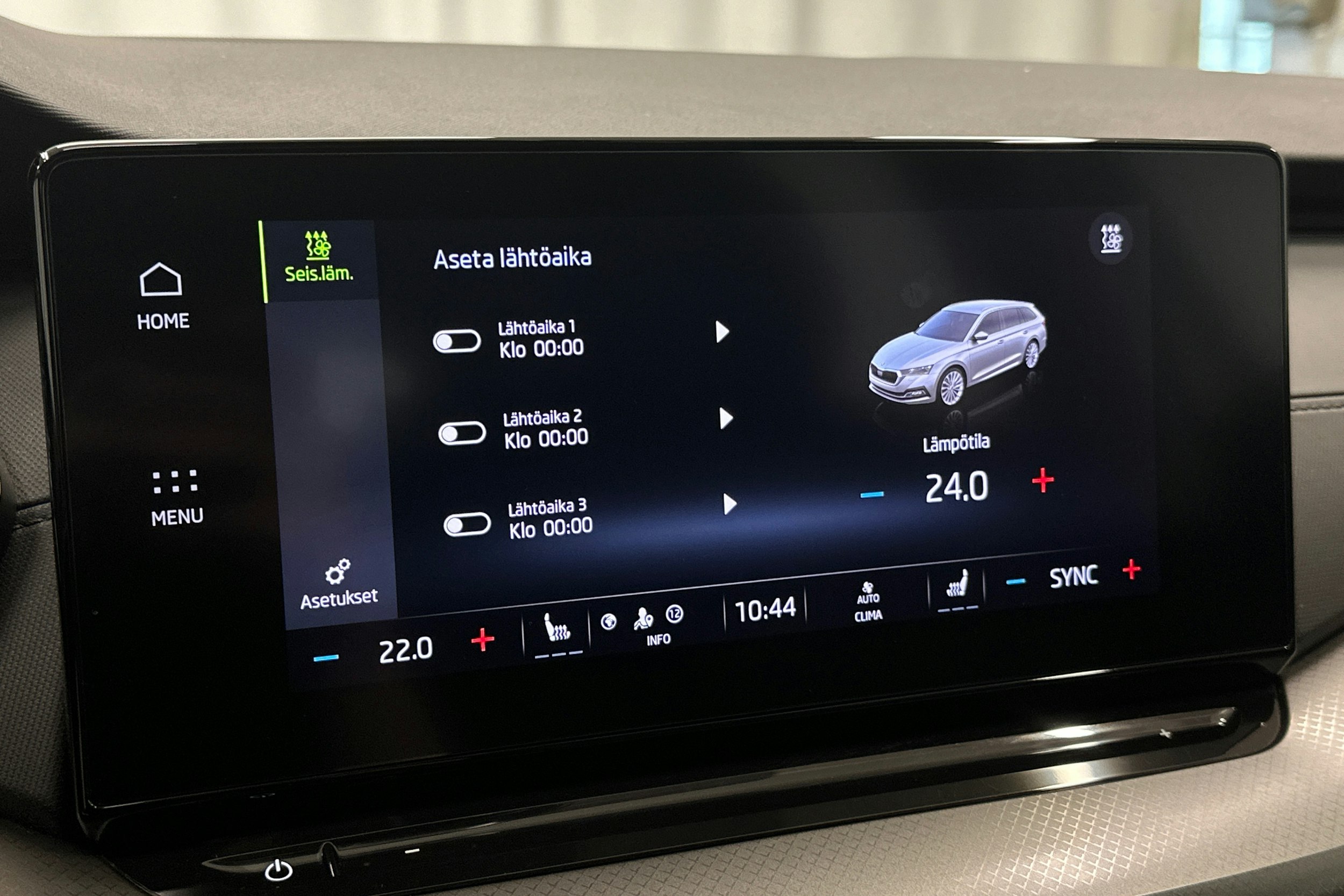valkoinen Skoda Octavia 2022 kuva 24.