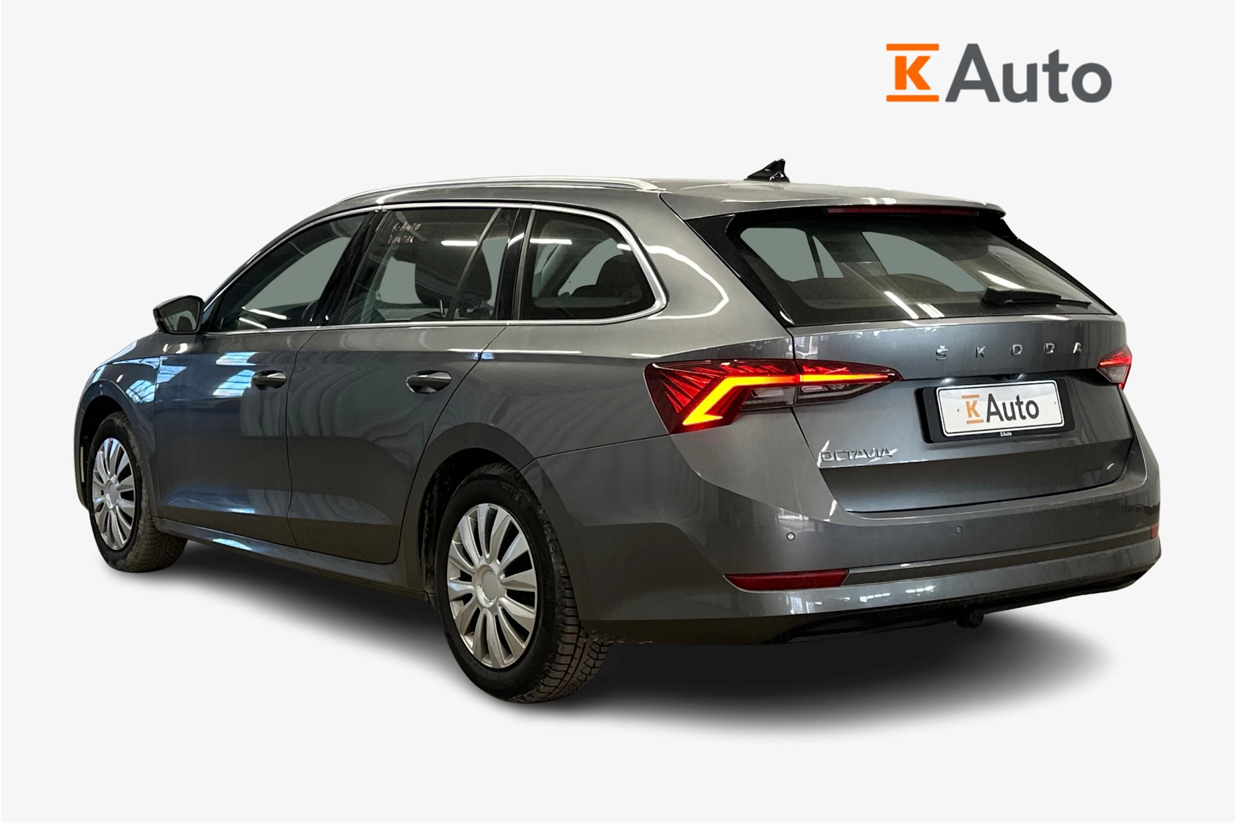 harmaa Skoda Octavia 2023 kuva 2.