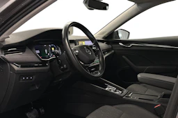 harmaa Skoda Octavia 2023 kuva 3.