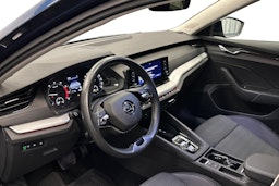 sininen Skoda Octavia 2023 kuva 7.