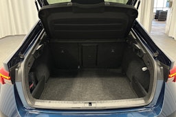 sininen Skoda Octavia 2023 kuva 14.