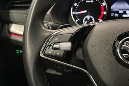 sininen Skoda Octavia 2023 kuva 17.